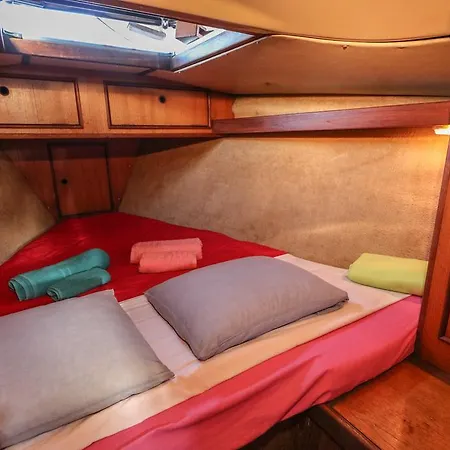 Botel Sailboat Xperience Pasito Blanco