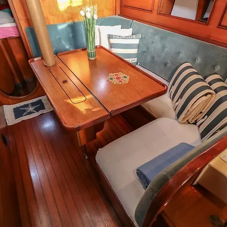 Botel Sailboat Xperience *