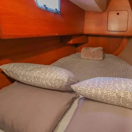 Sailboat Xperience Botel *