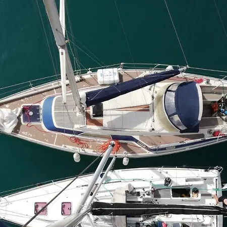 Sailboat Xperience 船上ホテル