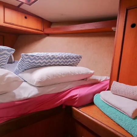 Botel Sailboat Xperience *